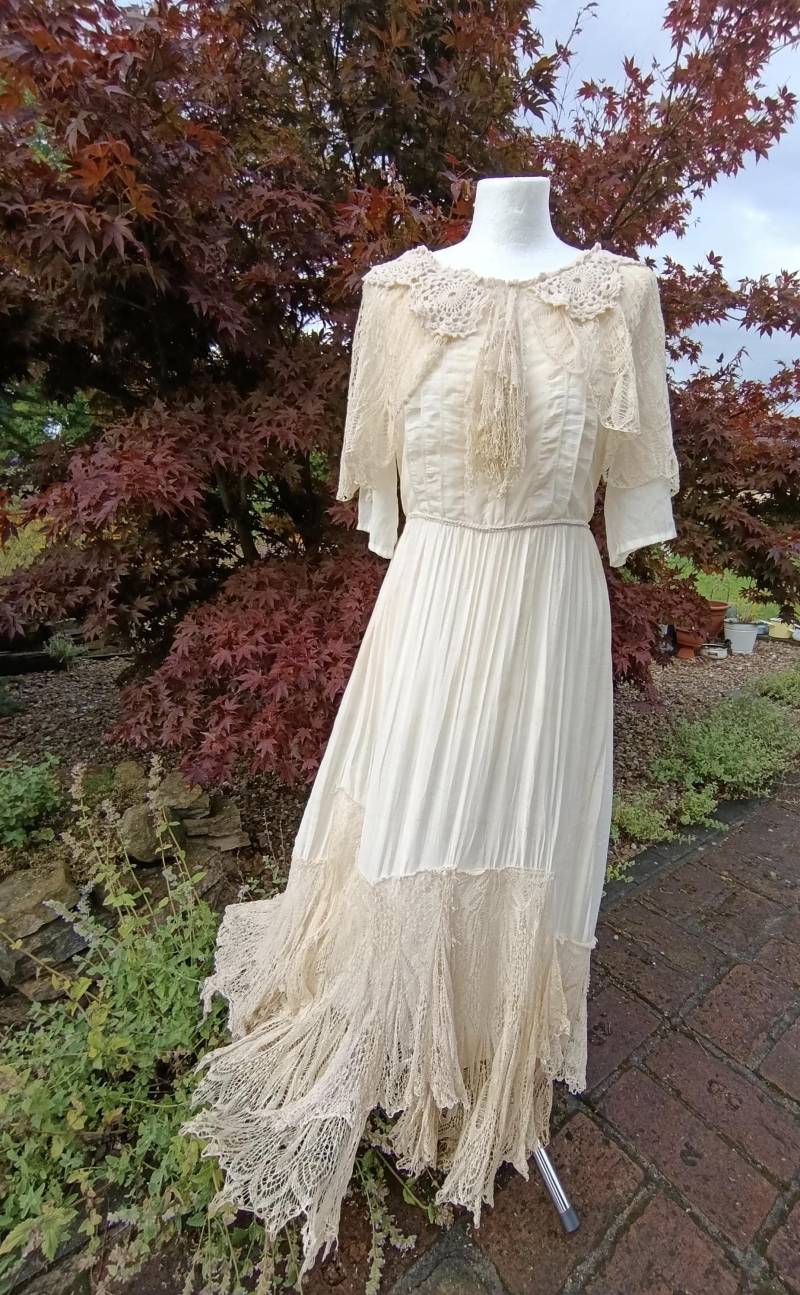 Göttliche Handgemachte Ooak Boho Vintage Spitze Seide Baumwolle Kaffee Gefärbt Faerie Göttin Brautkleid Plus Wrap True Bohemian von TrueBohemia