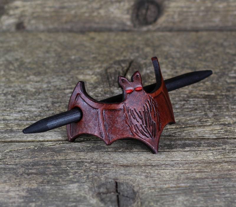 Braune Fledermaus Haarspange Gothic Haarspange von TrueCalf