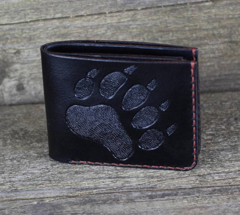 Handgefertigte Geldbörse Aus Pflanzlich Gegerbtem Leder Mit Bärenspur von TrueCalf