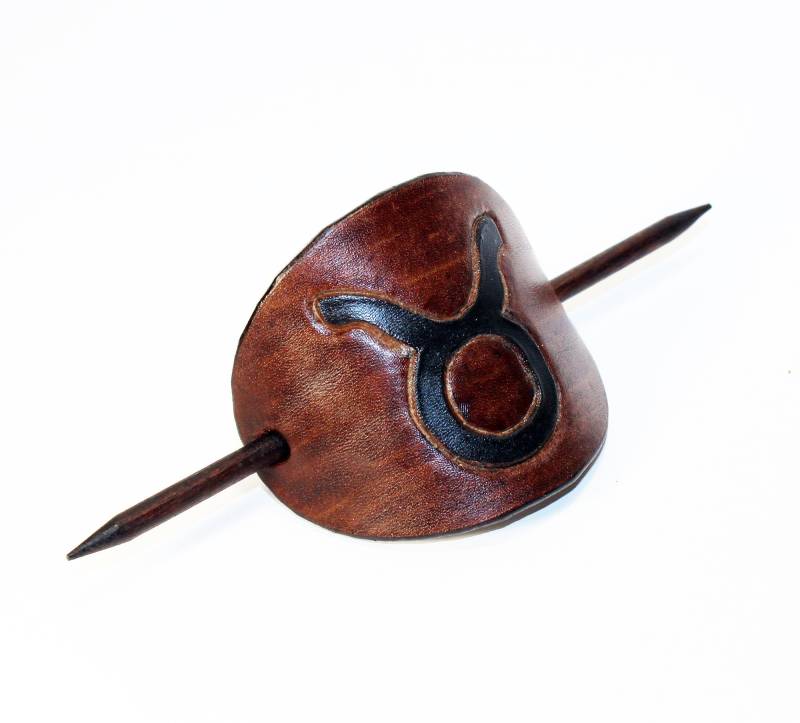 Handgefertigte Haarspange Mit Sternzeichen Stier von TrueCalf