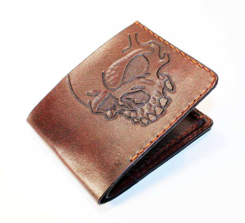 Handgefertigte Leder Totenkopf Geldbörse Herren Bifold Kartenhalter von TrueCalf