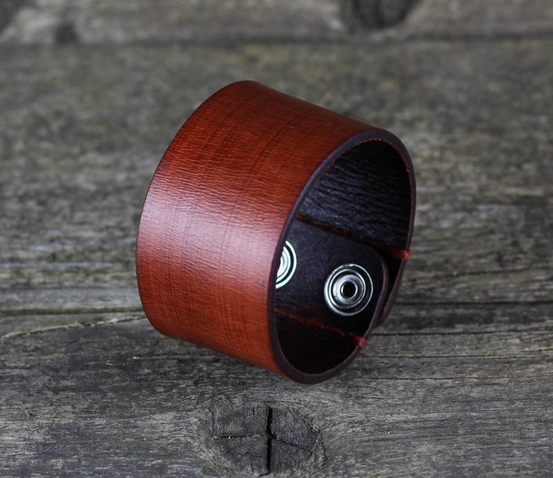 Handgefertigtes Braun Leder Manschette Armband Unisex Breit Band von TrueCalf