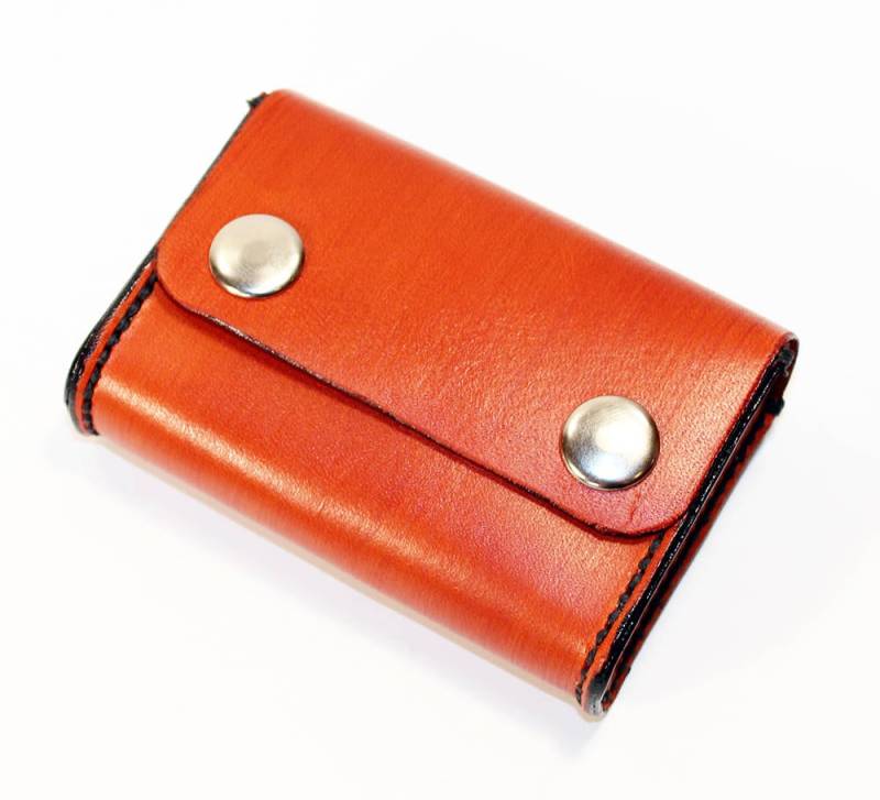 Handgefertigtes Kartenetui Aus Pflanzlich Gegerbtem Leder in Orange von TrueCalf