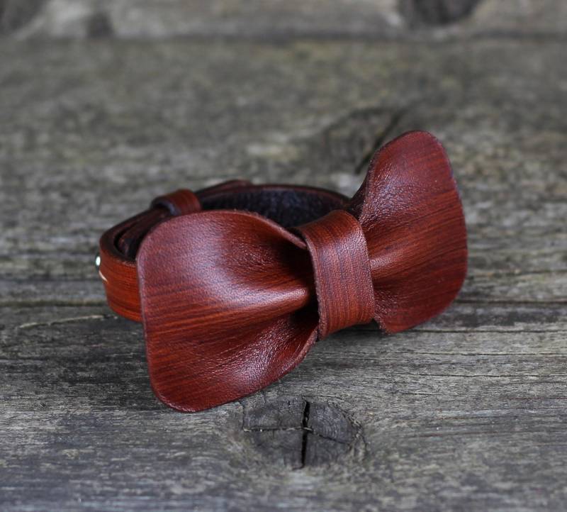 Handgefertigtes Ledermanschettenarmband Braunes Einzigartiges Design von TrueCalf