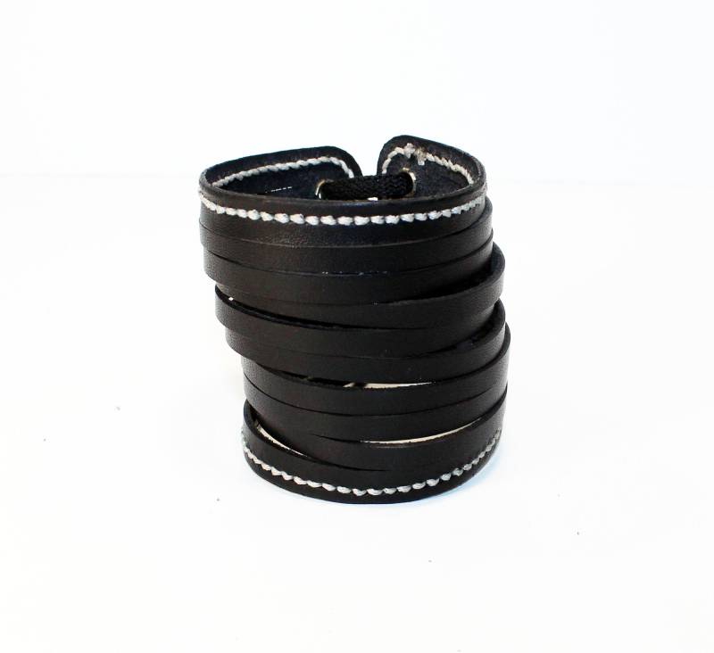 Handgefertigtes Schwarz Leder Manschette Armband Einstellbare Unisex Accessoire von TrueCalf