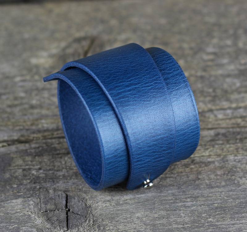 Handgemachte Blau Leder Manschette Armband von TrueCalf