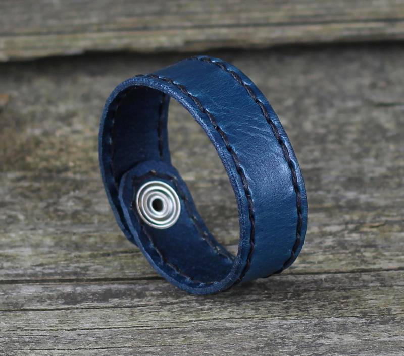 Handgemachte Blau Leder Manschette Armband von TrueCalf