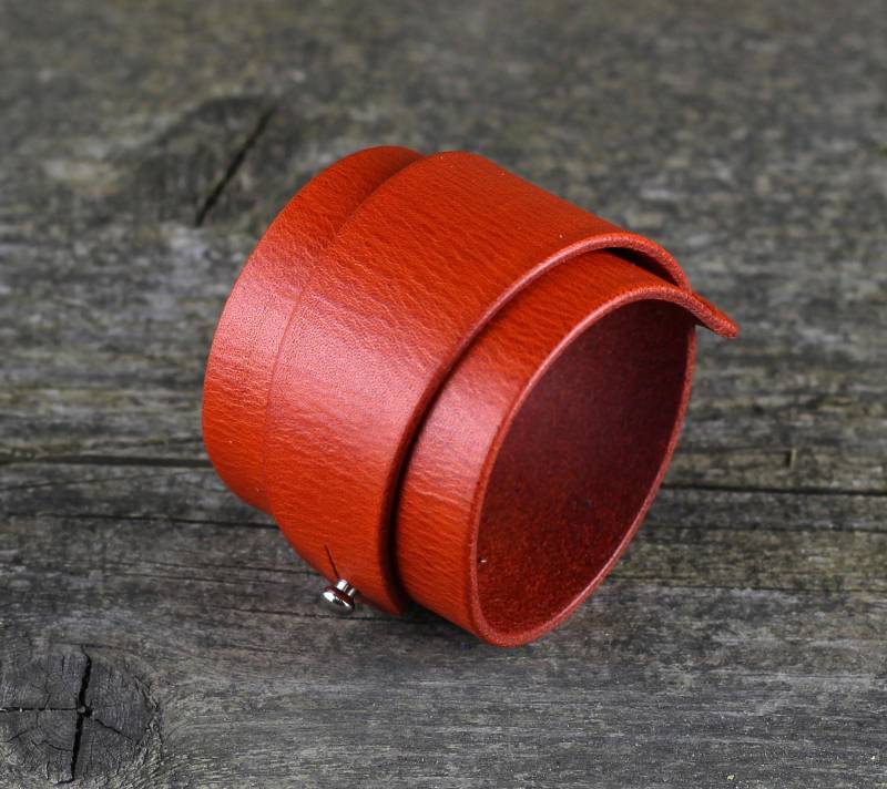 Handgemachte Orange Leder Armreif von TrueCalf