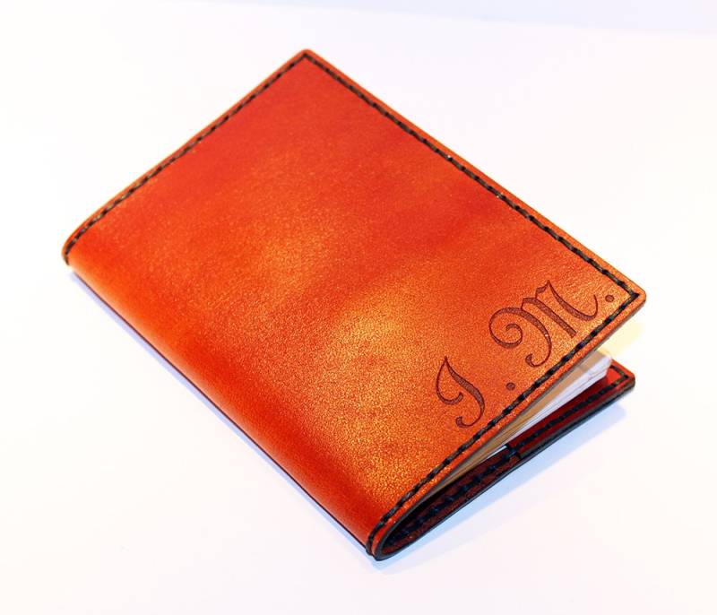 Personalisierte Leder Passport Cover Handgenähter Reisedokumenthalter von TrueCalf