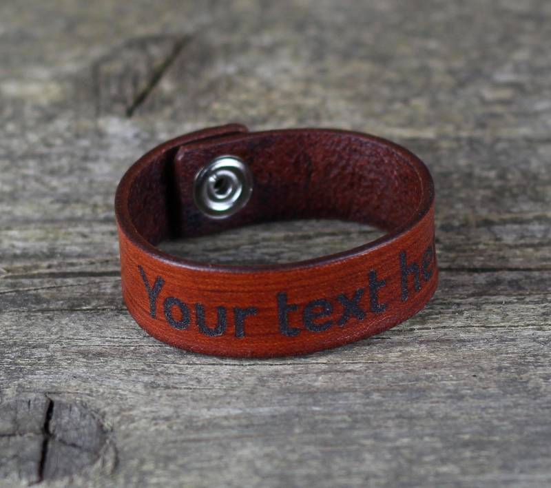 Personalisiertes Braunes Leder Armband Benutzerdefinierte Monogramm Geschenk von TrueCalf