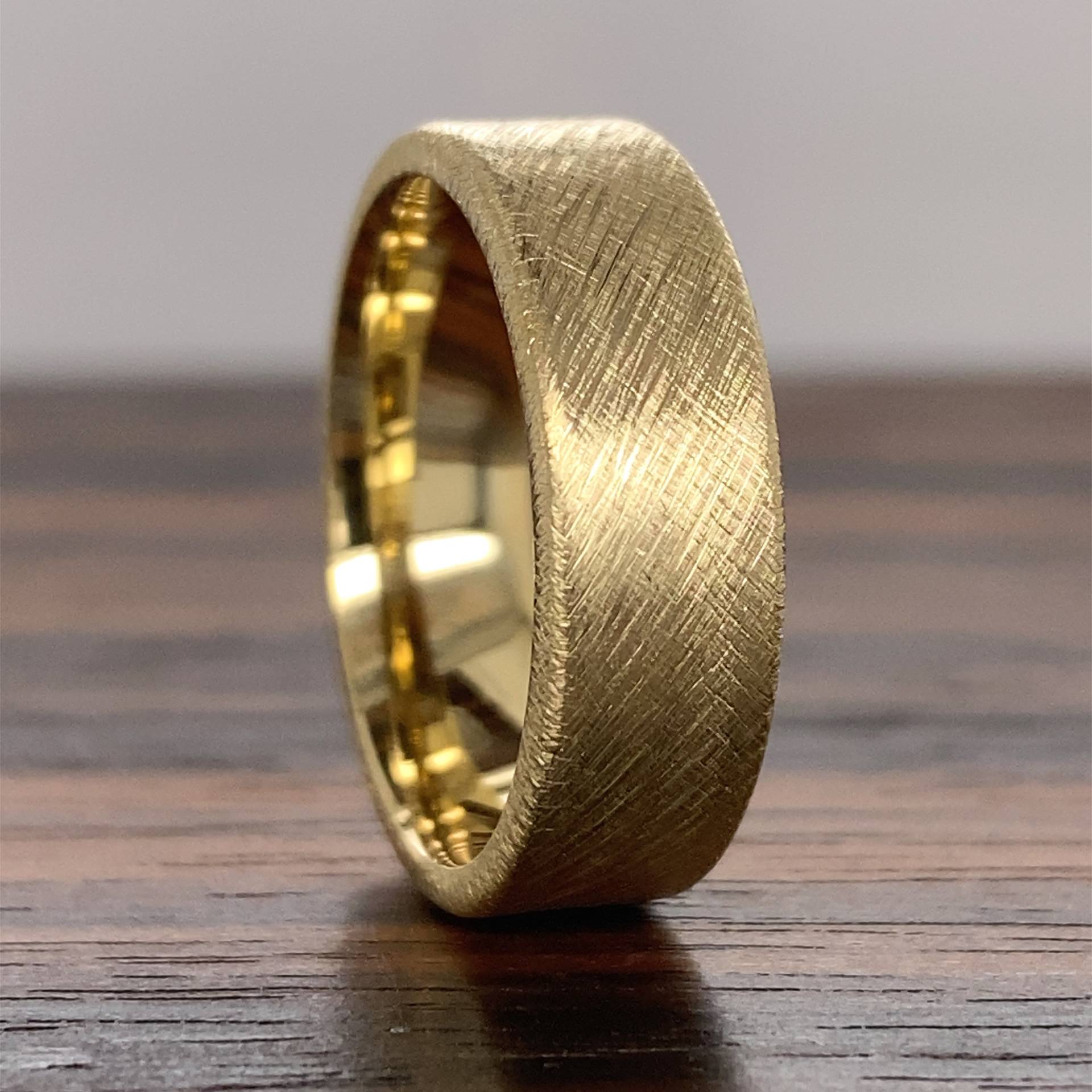 14K Gold Herren Distressed Finish Ehering 6mm | Rustikaler Gelbgold 14K Comfort Fit von TrueLuxeDesignsCo