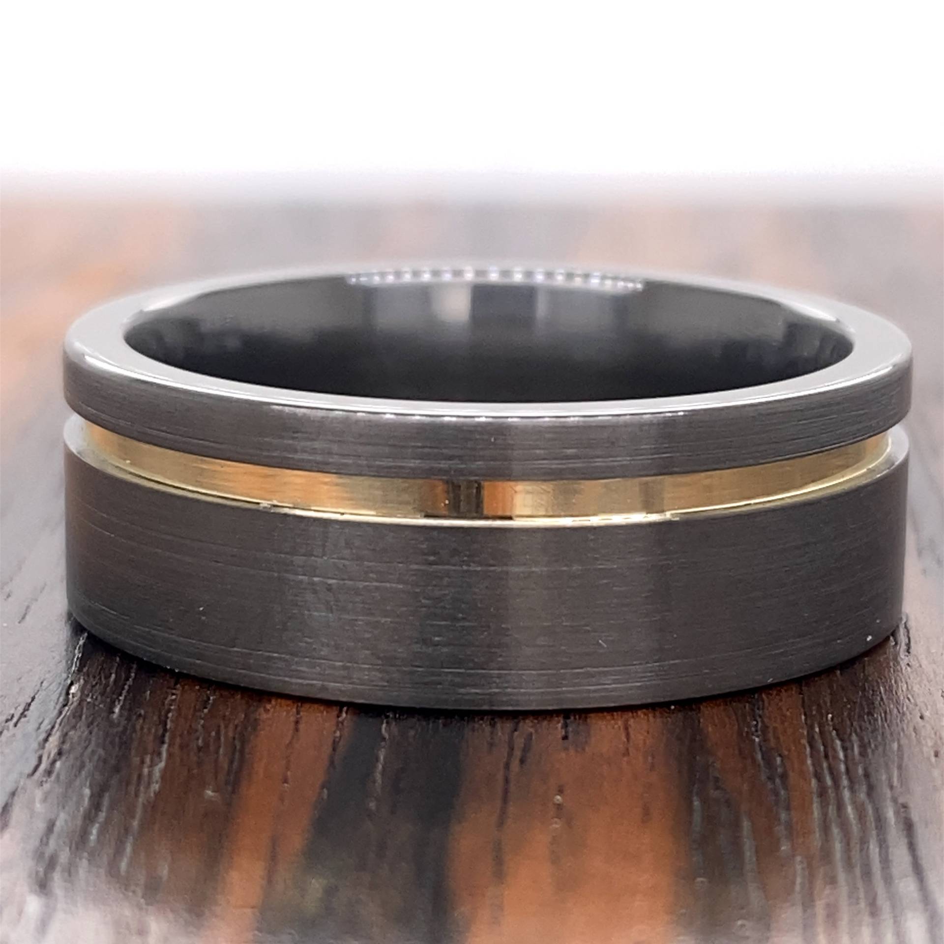 14K & Schwarzer Zirkonium 8mm Ehering Mit Offset Groove | Und Reines Massives Goldband Herren Männer von TrueLuxeDesignsCo