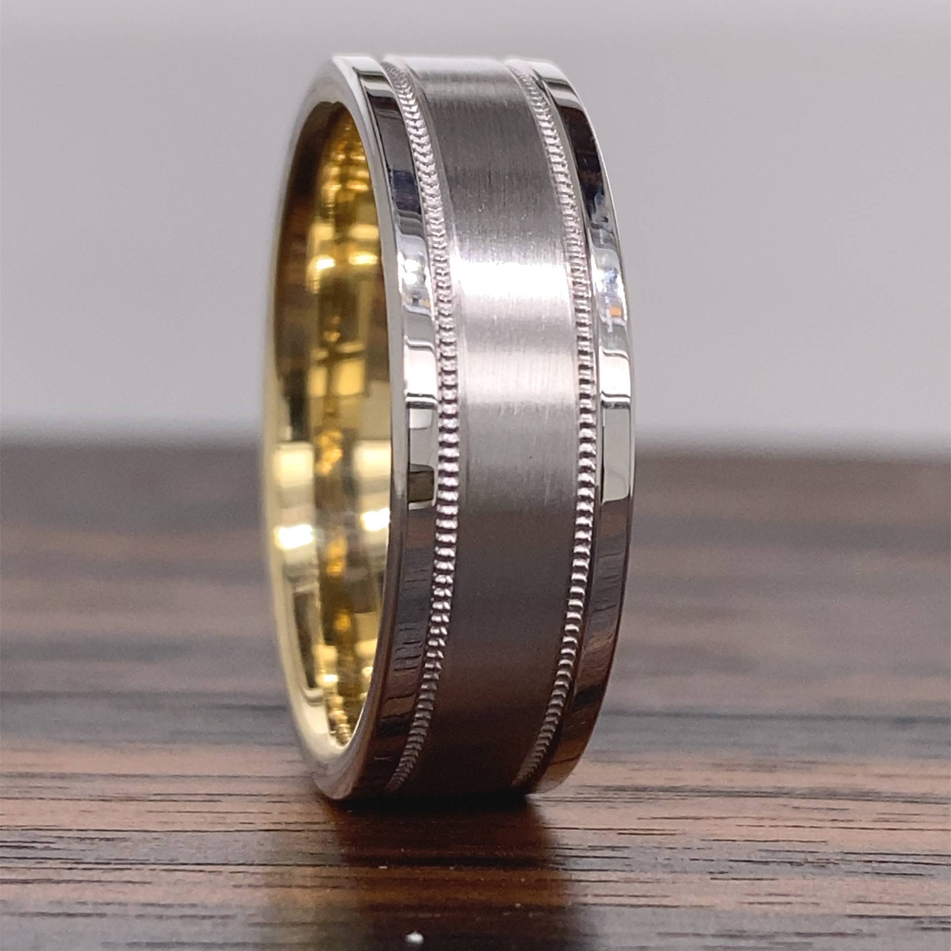 Herren 14K Gold 7mm Comfort Fit Milgrain Hochzeitsband | Zweifarbige Brush Finish Ehering Ring von TrueLuxeDesignsCo