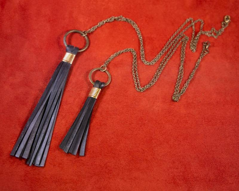 Geklemmte Fransen Bike Tube Halskette Geklemmte Fransen Bike Tube Halskette von TruePartnersInCraft