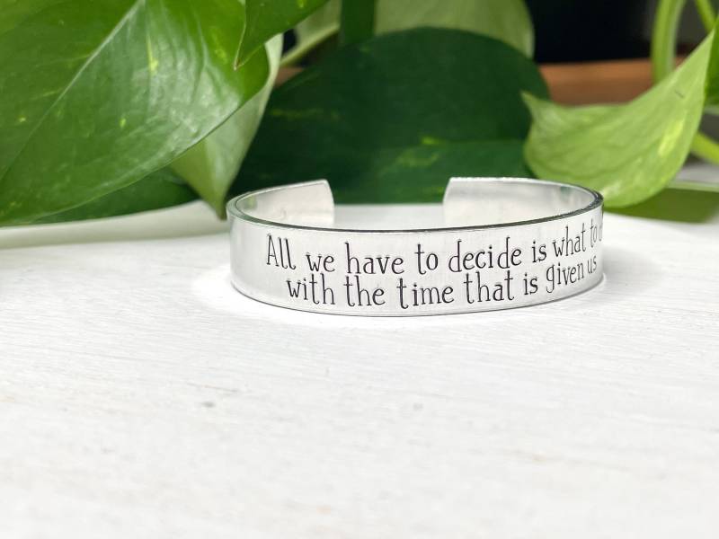 Alles, Was Wir Zu Entscheiden Haben, Ist, Mit Der Zeit Tun, Die Uns Gegeben Wird Armband | Tolkien Geschenk von TrueStoryStudio