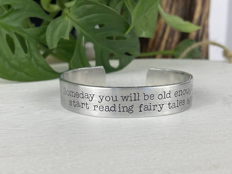 Eines Tages Wirst Du Alt Genug Sein, Um Wieder Märchen Zu Lesen | C.s. Lewis Zitat Bücherwurm Geschenk Buch Club Bibliothekar von TrueStoryStudio