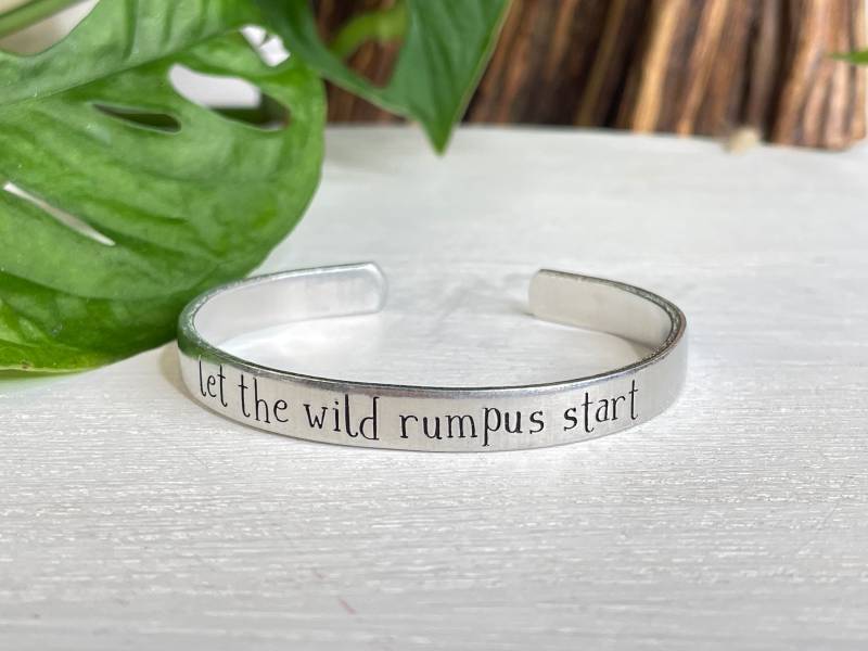 Let The Wild Rumpus Start | Wo Die Wilden Kerle Sind Kinderbuch Geschenk Wild Armband von TrueStoryStudio