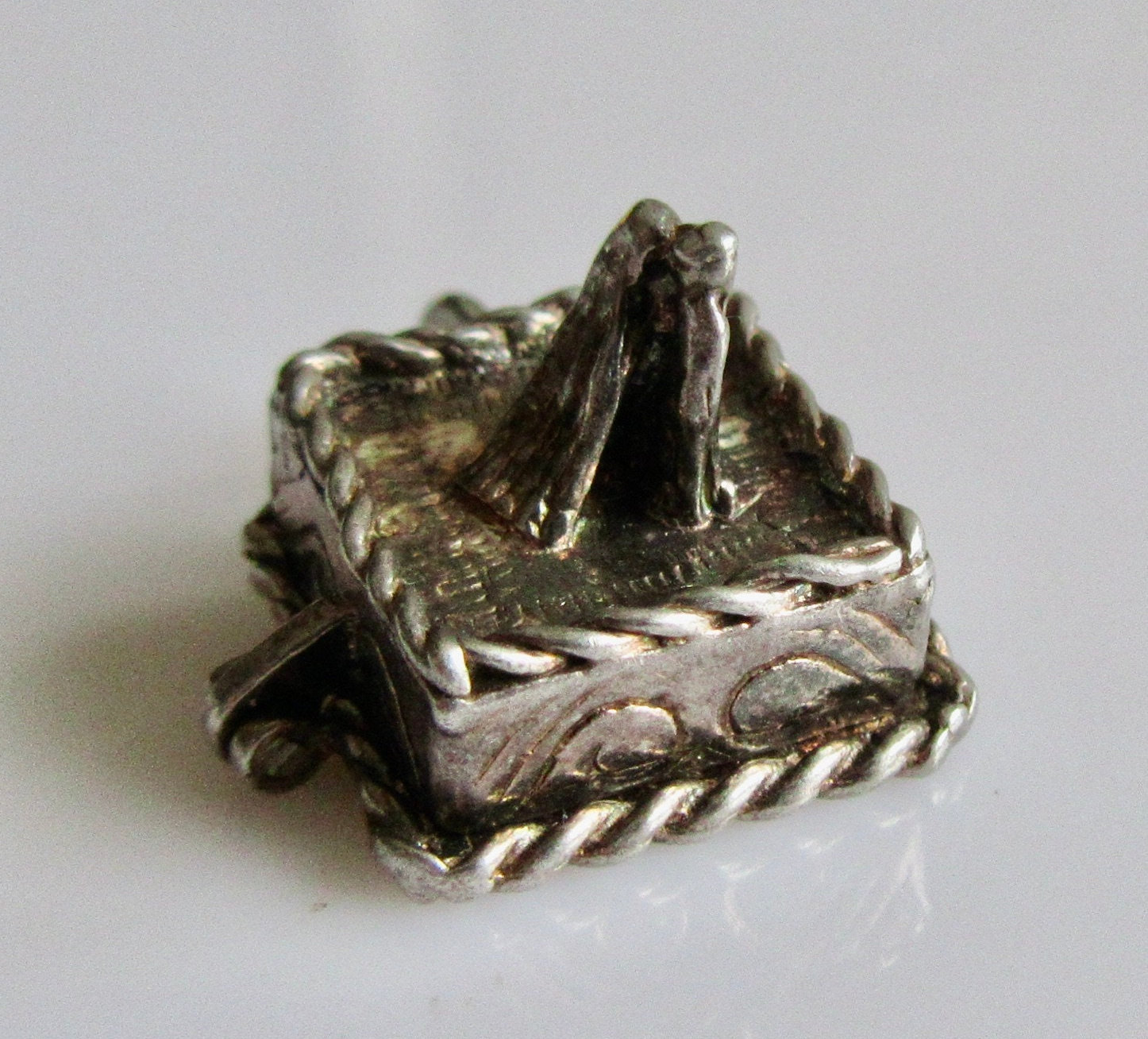 Große Silberne Hochzeitstorte Mit Braut Und Bräutigam Bettöffnung Charm Große Silberne Hochzeitstorte Mit Braut Und Bräutigam Bettöffnung Charm von TrueVintageCharms