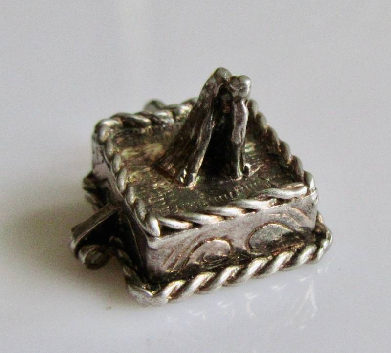 Große Silberne Hochzeitstorte Mit Braut Und Bräutigam Bettöffnung Charm Große Silberne Hochzeitstorte Mit Braut Und Bräutigam Bettöffnung Charm von TrueVintageCharms