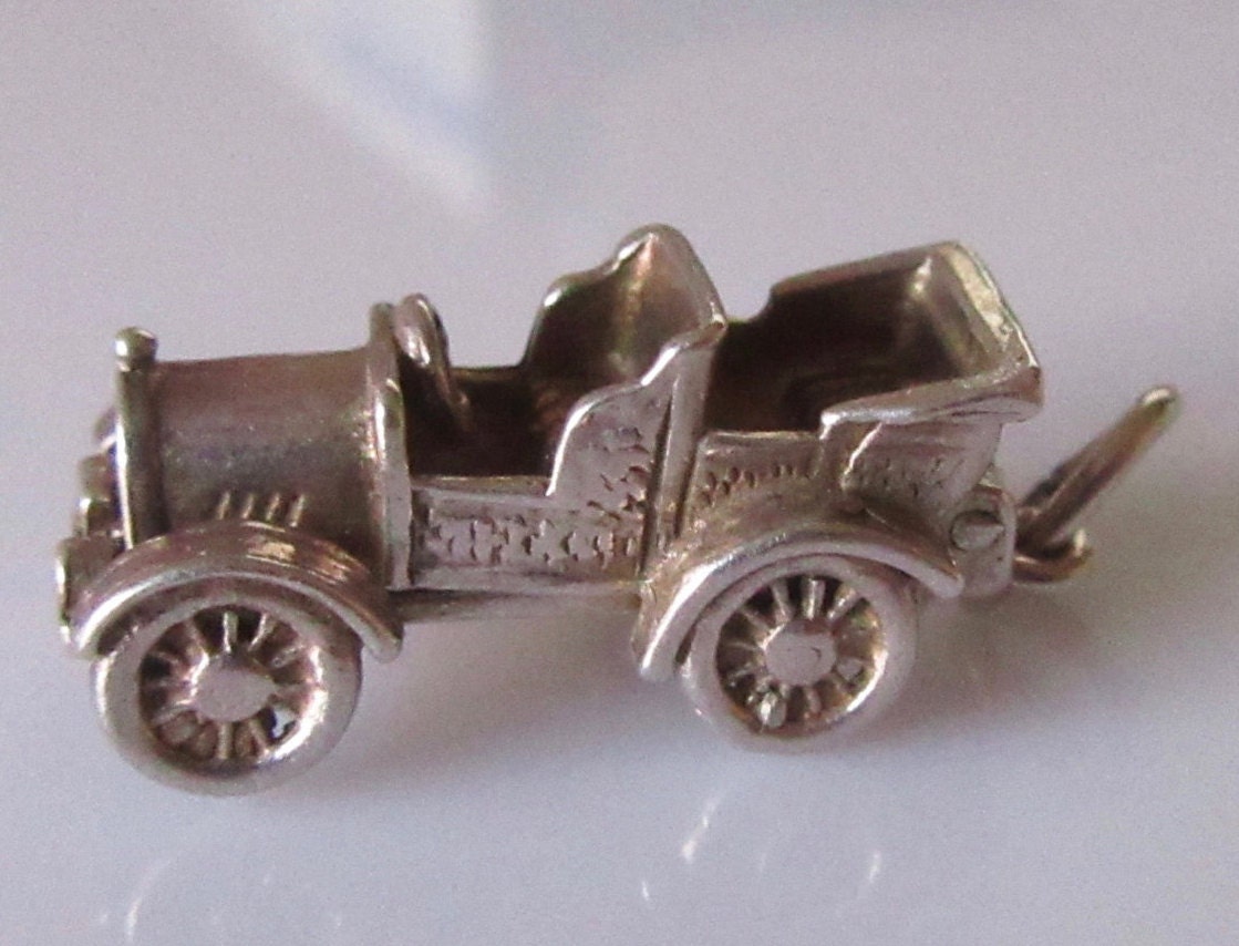 Großer Silberner Nuvo Auto Öffnung Charm Großer Silberner Nuvo Auto Öffnung Charm von TrueVintageCharms