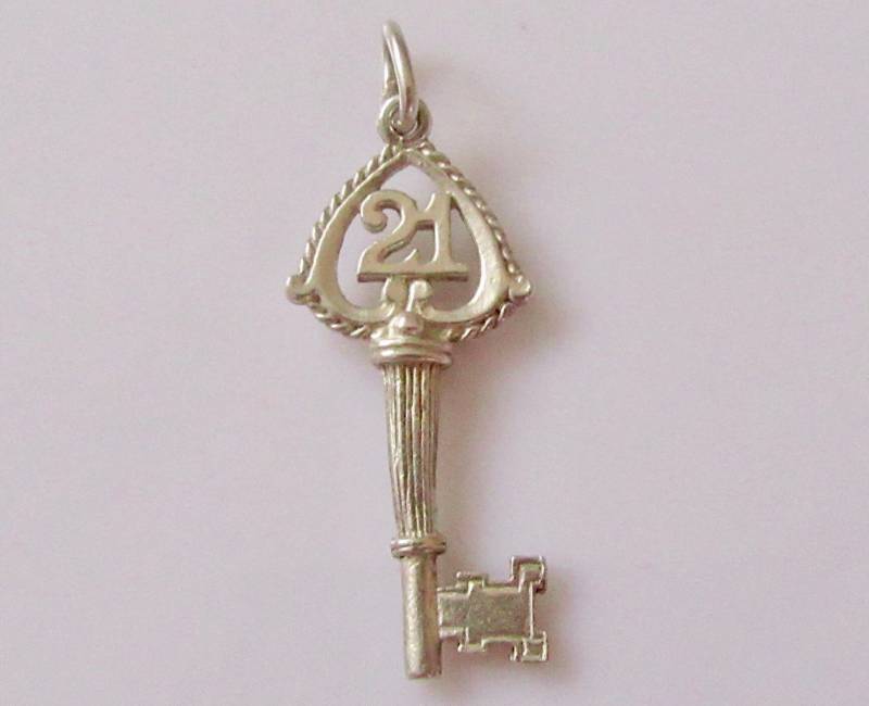 Nuvo Silber 21. Schlüsselanhänger Oder Anhänger Nuvo Silber 21. Schlüsselanhänger Oder Anhänger von TrueVintageCharms
