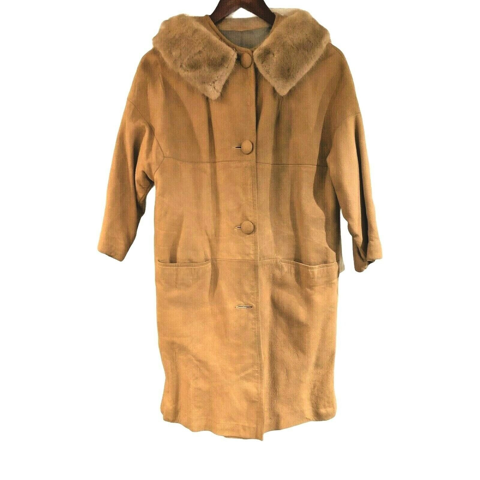 Vintage 60Er Jahre Leder Tan Frauen Trenchcoat Jacke Pelzkragen Überzogener Knopf Größe 8, Wie Ist von TrueVintageUSA