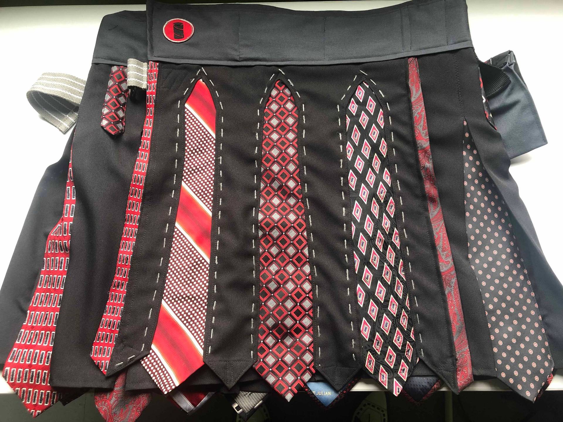 Echte Kilts/Westen Aus Krawatten. Nach Einem Langen Tag Des Laufens Durch Briers, Sümpfe Und Tunnel, Gibt Es Nichts Wie Einen Leeren Keller Echte Kilts/Westen Aus Krawatten. Nach Einem Langen Tag Des Laufens Durch Briers, Sümpfe Und Tunnel, Gibt Es Nichts Wie Einen Leeren Keller von Trueware