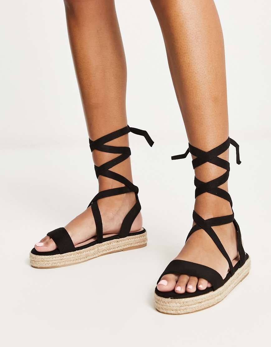 Truffle Collection - Espadrilles-Sandalen mit Beinschnürung in Schwarz Truffle Collection - Espadrilles-Sandalen mit Beinschnürung in Schwarz von Truffle Collection