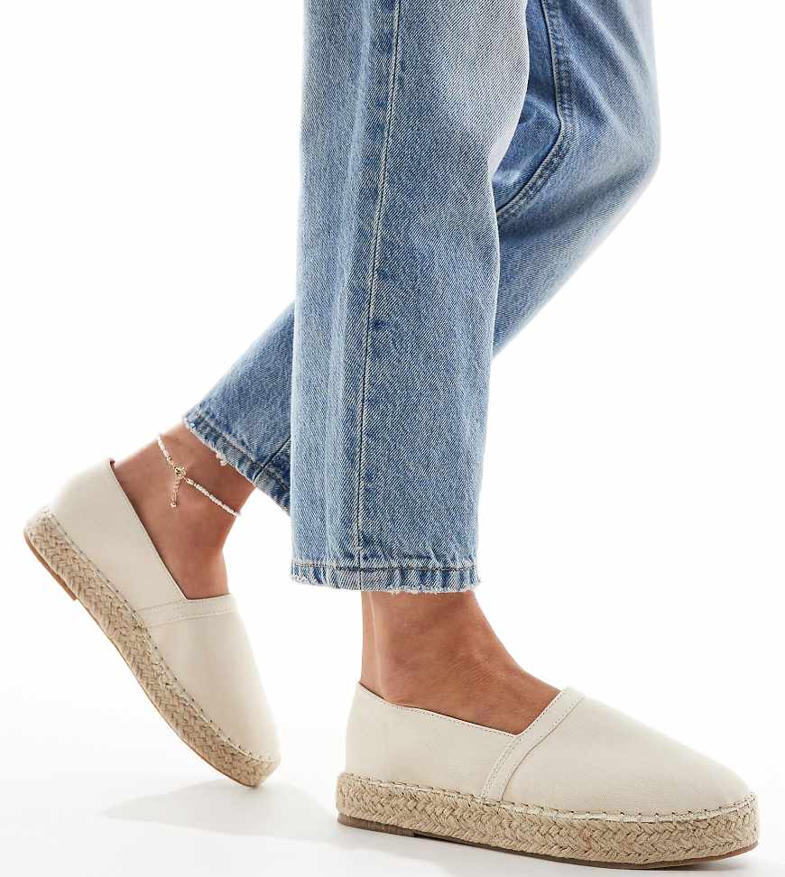 Truffle Collection - Espadrilles in Beige mit Nietendetail und weiter Passform-Neutral Truffle Collection - Espadrilles in Beige mit Nietendetail und weiter Passform-Neutral von Truffle Collection