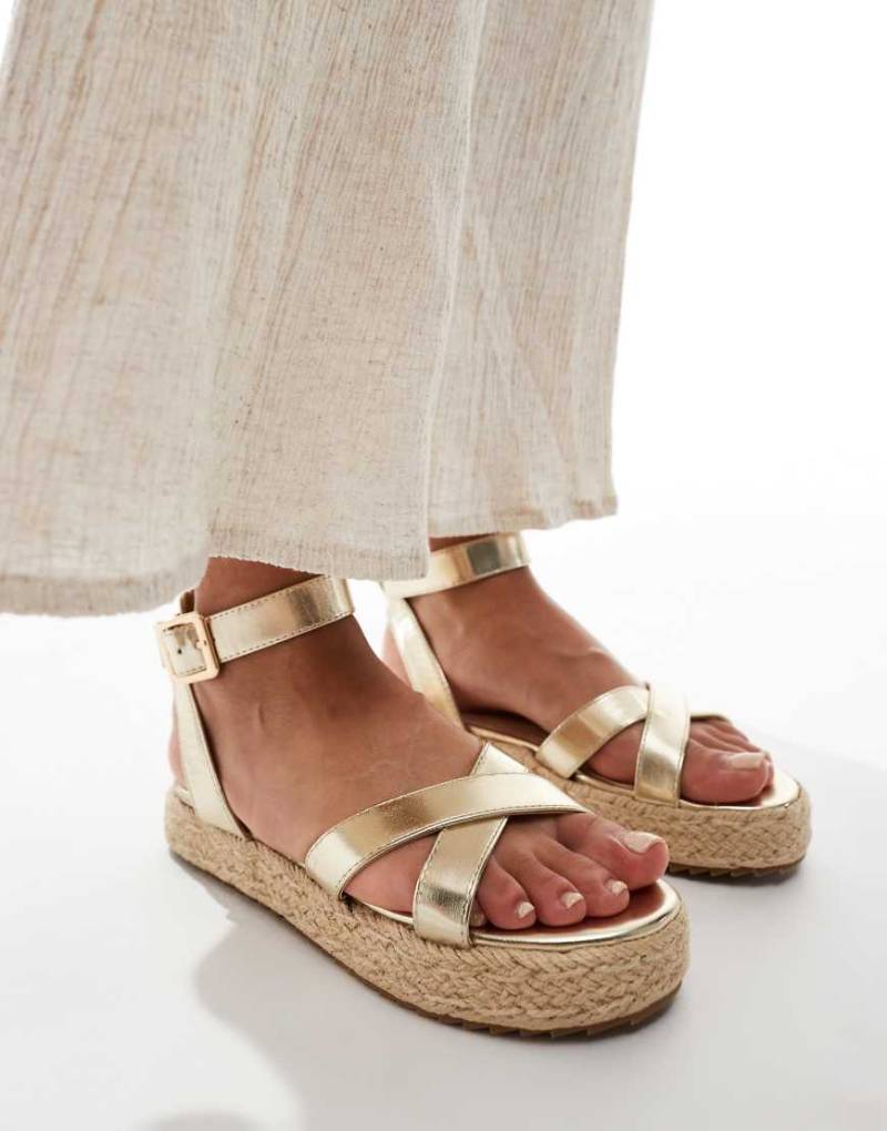 Truffle Collection - Espadrilles in Goldoptik mit flacher Plateausohle-Goldfarben von Truffle Collection