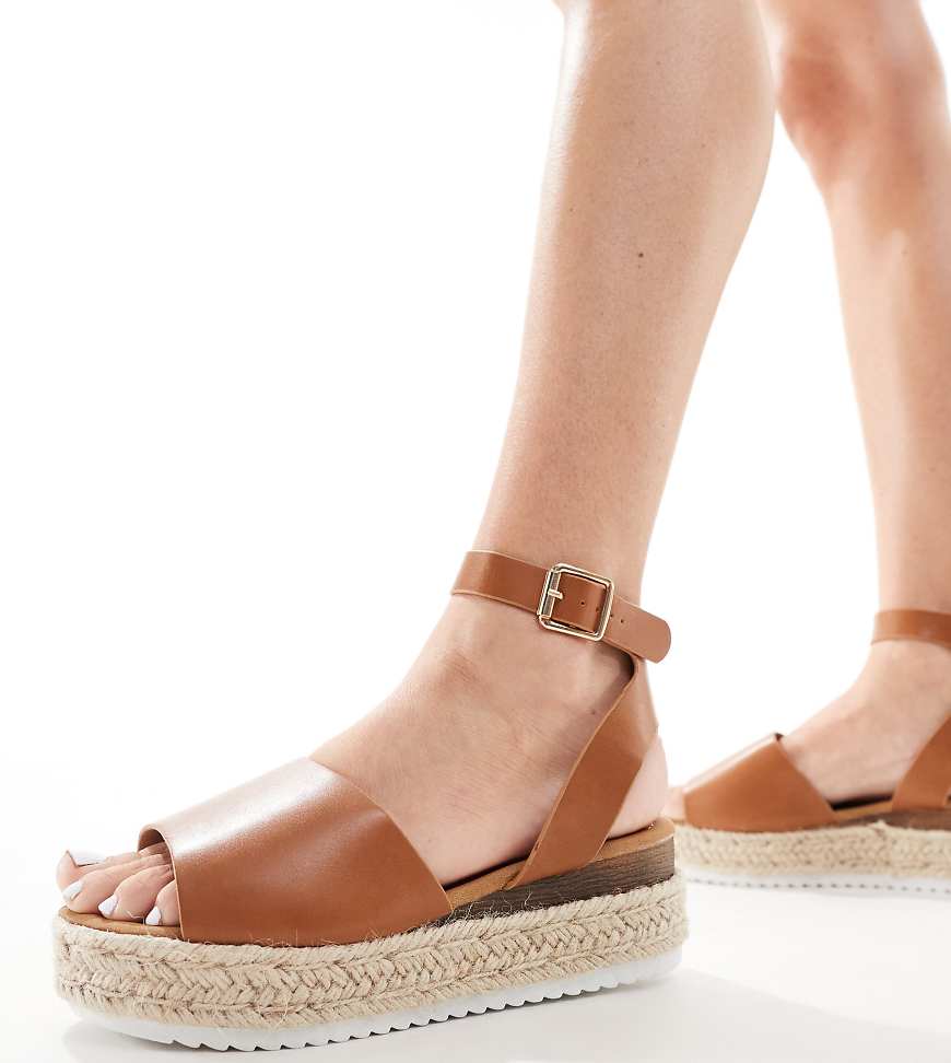 Truffle Collection - Espadrilles in Hellbraun mit weiter Passform und flacher Plateausohle von Truffle Collection