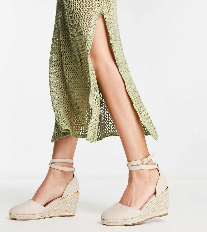 Truffle Collection - Keilabsatzschuhe mit geschlossener Zehenpartie in Beige, weite Passform-Neutral Truffle Collection - Keilabsatzschuhe mit geschlossener Zehenpartie in Beige, weite Passform-Neutral von Truffle Collection
