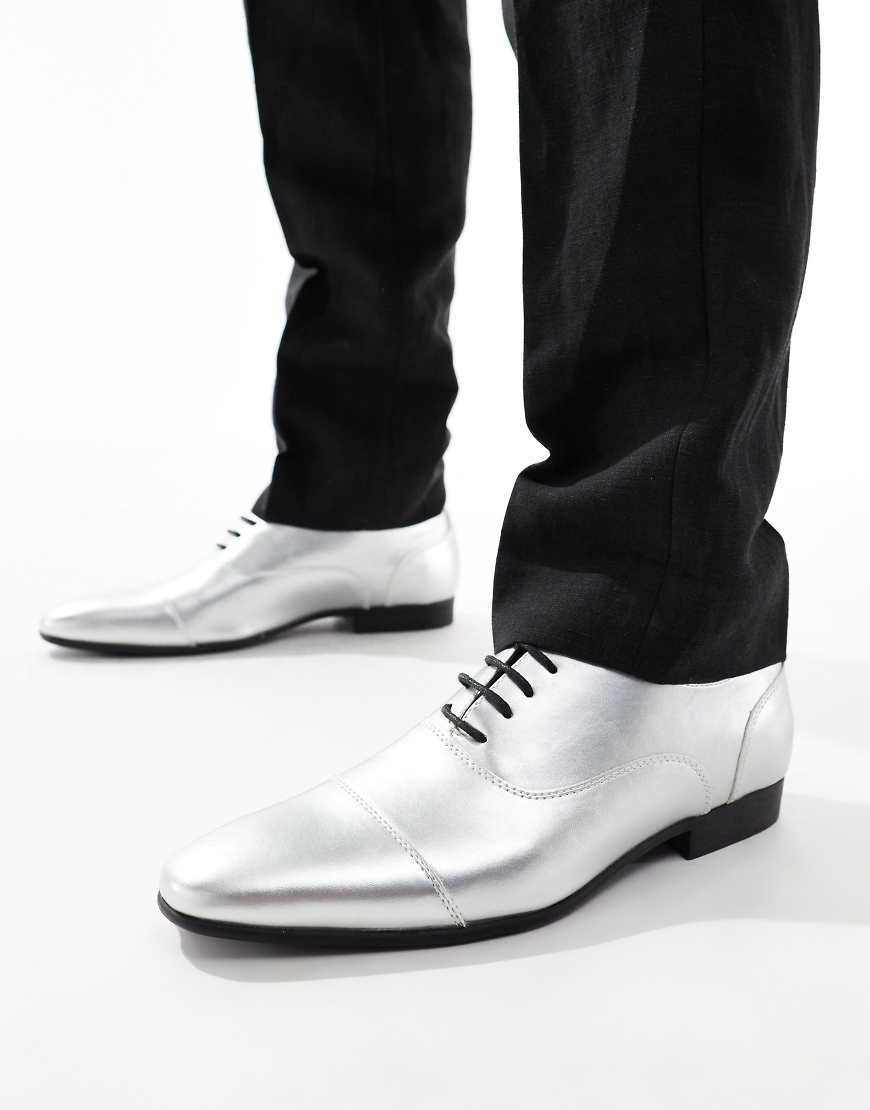Truffle Collection - Oxford-Schnürschuhe in Metallic-Silber Truffle Collection - Oxford-Schnürschuhe in Metallic-Silber von Truffle Collection