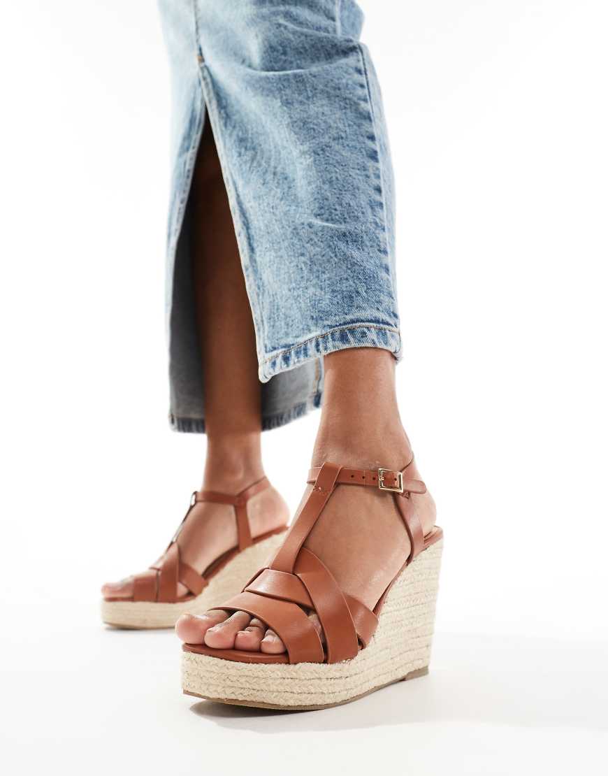 Truffle Collection - Sandalen in Hellbraun mit Jute-Keilabsatz Truffle Collection - Sandalen in Hellbraun mit Jute-Keilabsatz von Truffle Collection