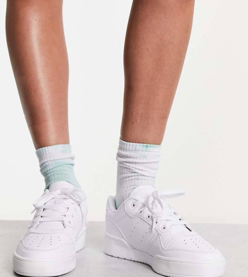Truffle Collection - Sneaker mit weiter Passform und dicker Sohle in Weiß von Truffle Collection