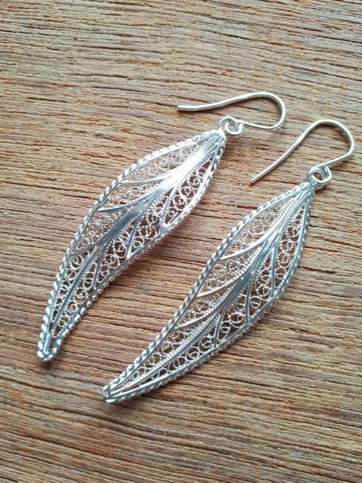 Elegante Und Atemberaubende Handgemachte Silber Filigrane Blatt Ohrringe, Baumeln Sterling Ohrringe Handgefertigt in Malta Elegante Und Atemberaubende Handgemachte Silber Filigrane Blatt Ohrringe, Baumeln Sterling Ohrringe Handgefertigt in Malta von TrulyFiligree