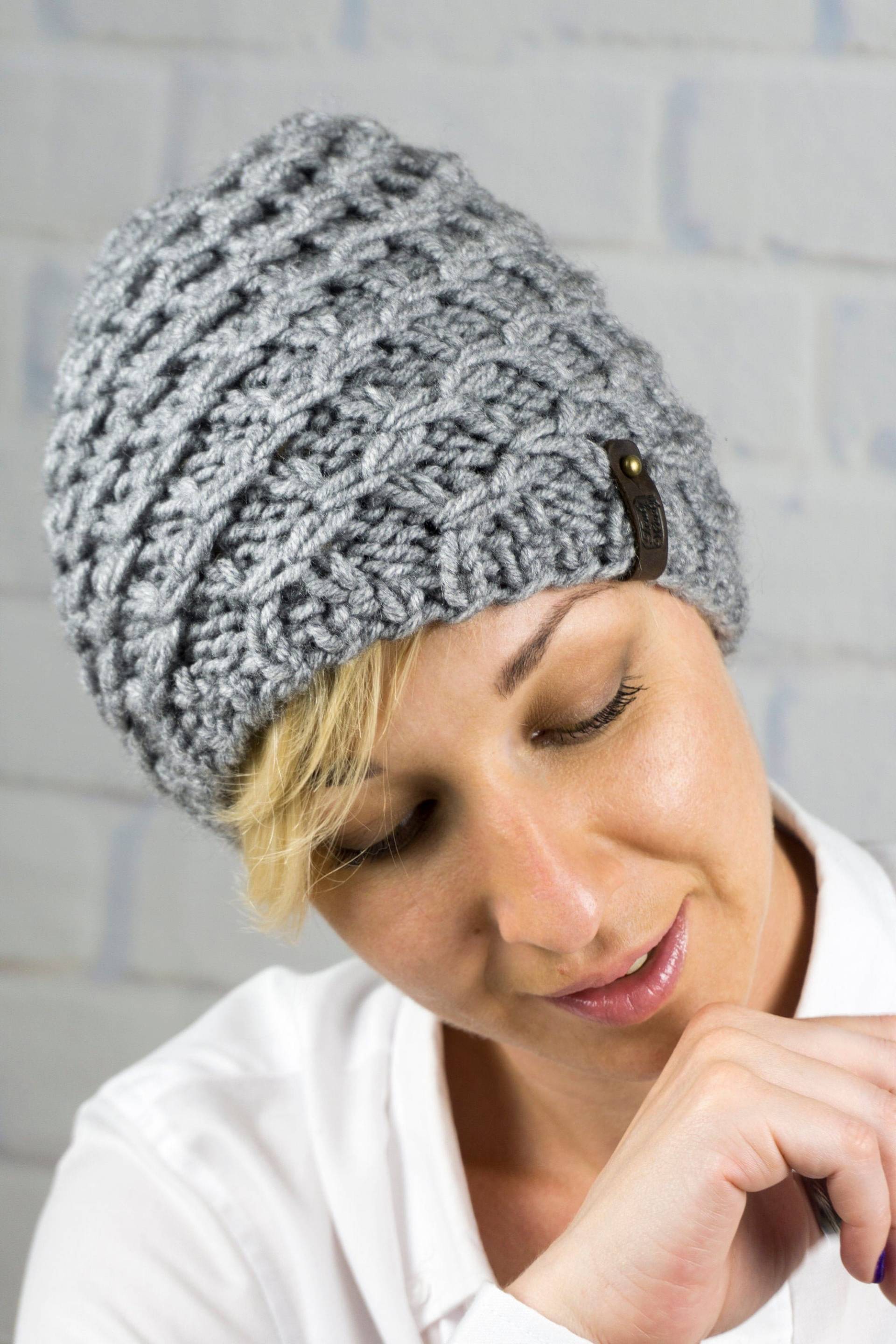 Handgestrickte Wolle Zopfmuster Mütze - Grobstrick Wintermütze von TrulyWoolyStore