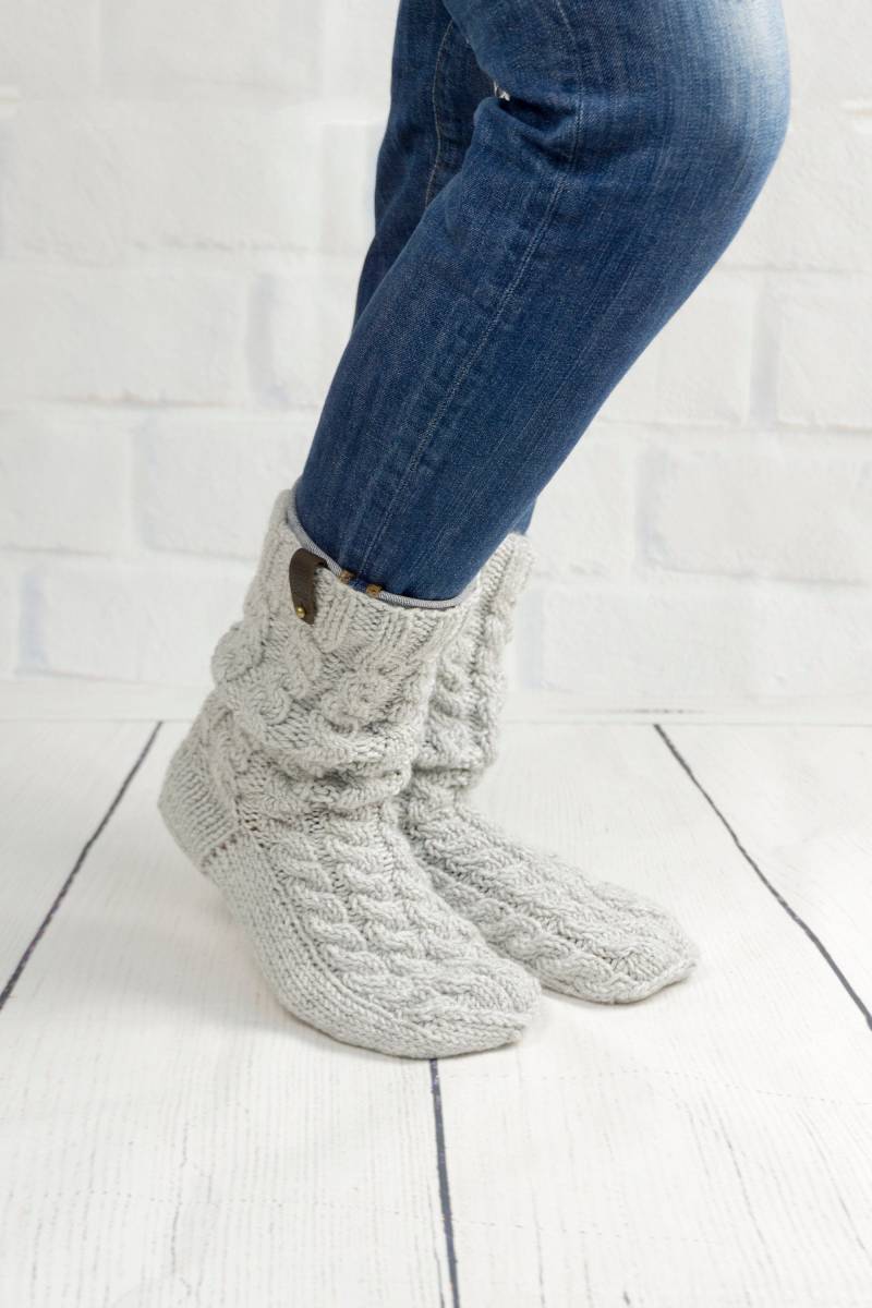 Handgefertigte Wolle Slipper Socken - Slouchy Graue Boot von TrulyWoolyStore