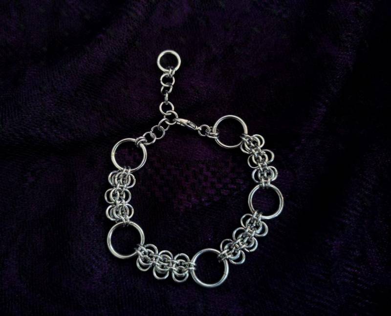 Chainmail Armband Aus Edelstahl - Gothic Techno Fashion Modernes Fantasy Schmuckstück Handgemacht Y2K Alternative Look von TrylobiteDE