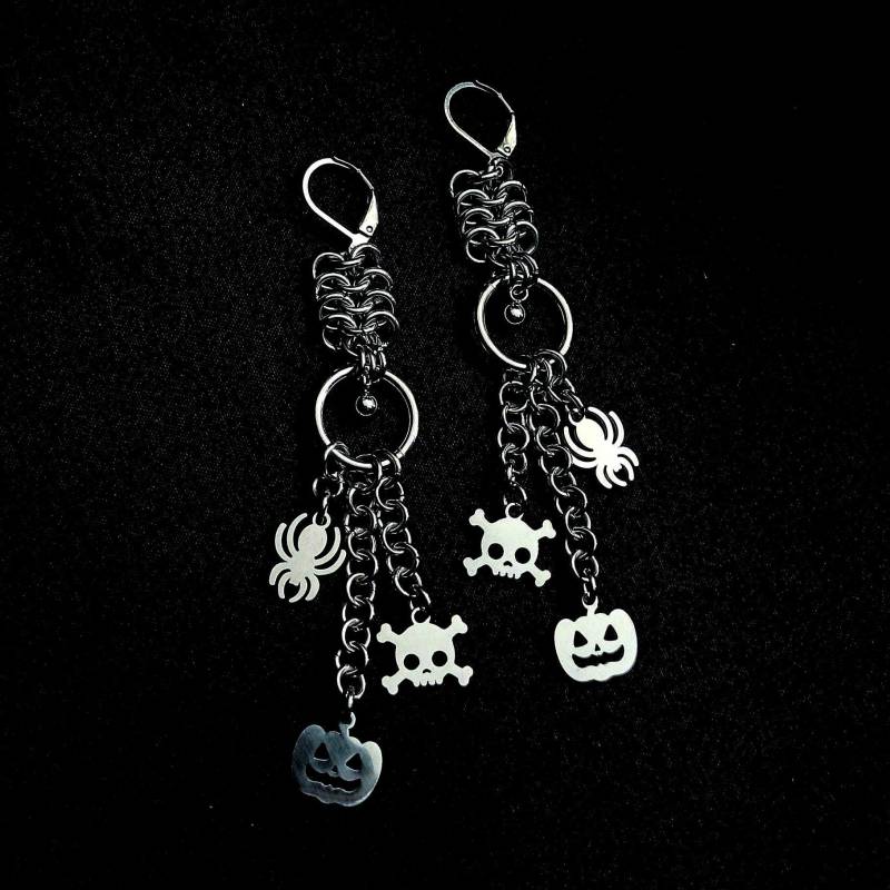 Chainmail Halloween Ohrringe Aus Edelstahl Mit Kürbis-, Totenkopf - Und Spinnenanhänger Chainmail Halloween Ohrringe Aus Edelstahl Mit Kürbis-, Totenkopf - Und Spinnenanhänger von TrylobiteDE