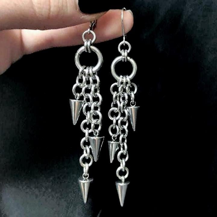 Chainmail Spike Ohrringe, Gothic Alternative Punk Emo Grunge Goth Schmuck, Mittelaltermarkt, Fantasy-Accessoire, Edelstahl Chainmail Spike Ohrringe, Gothic Alternative Punk Emo Grunge Goth Schmuck, Mittelaltermarkt, Fantasy-Accessoire, Edelstahl von TrylobiteDE