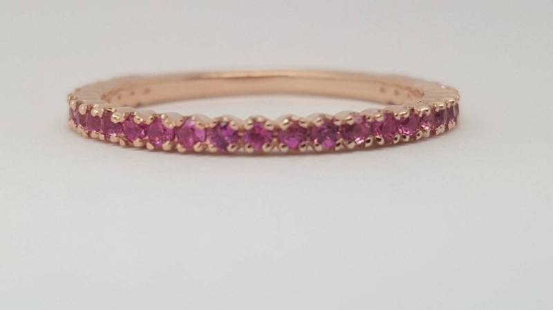 Micro Pave 3/4 Ewigkeit Saphir Ring, Hochzeit Jahrestag 1, 7 Mm Band 14 K Rose Gold Verlobung Ring von TsarfatyJewellery4U