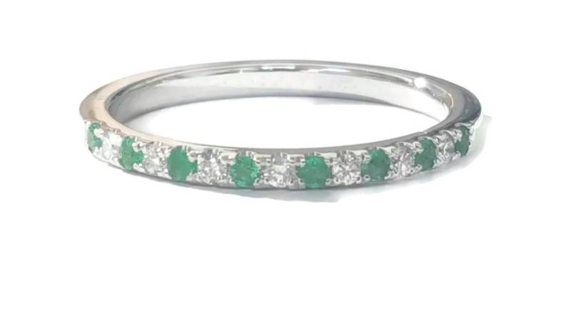 Mikro Pflastern Halbe Ewigkeit Smaragd Und Diamanten Ring, Ehering, 2mm Band Ring, 14 K Weißgold Ehering Verlobungsring Smaragde Mikro Pflastern Halbe Ewigkeit Smaragd Und Diamanten Ring, Ehering, 2mm Band Ring, 14 K Weißgold Ehering Verlobungsring Smaragde von TsarfatyJewellery4U