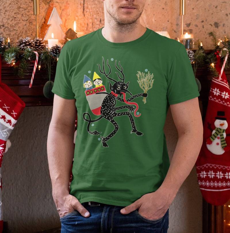 Vintage Krampus Mit Frechen Kindern Retro-Weihnachts-Krampus Design-Gothic-Weihnachten, Dunkles Weihnachten-Erwachsen-Kurzärmel-Unisex-T-Shirt Vintage Krampus Mit Frechen Kindern Retro-Weihnachts-Krampus Design-Gothic-Weihnachten, Dunkles Weihnachten-Erwachsen-Kurzärmel-Unisex-T-Shirt von TshirtAlchemy