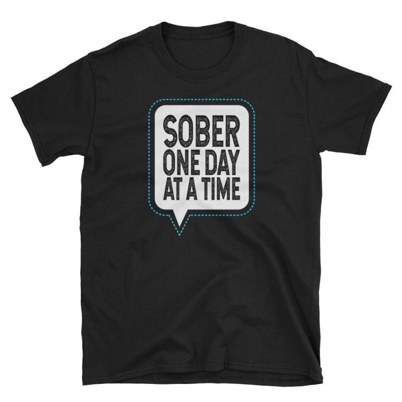 Nüchternheit T-Shirt. Unisex. Nüchtern Ein Tag Nach Dem Anderen. Geschenk Zur Genesung Von Alkoholikern. Alkohol-Drogen-Abhängigkeit. Aaa-Rehab von TshirtGGstore