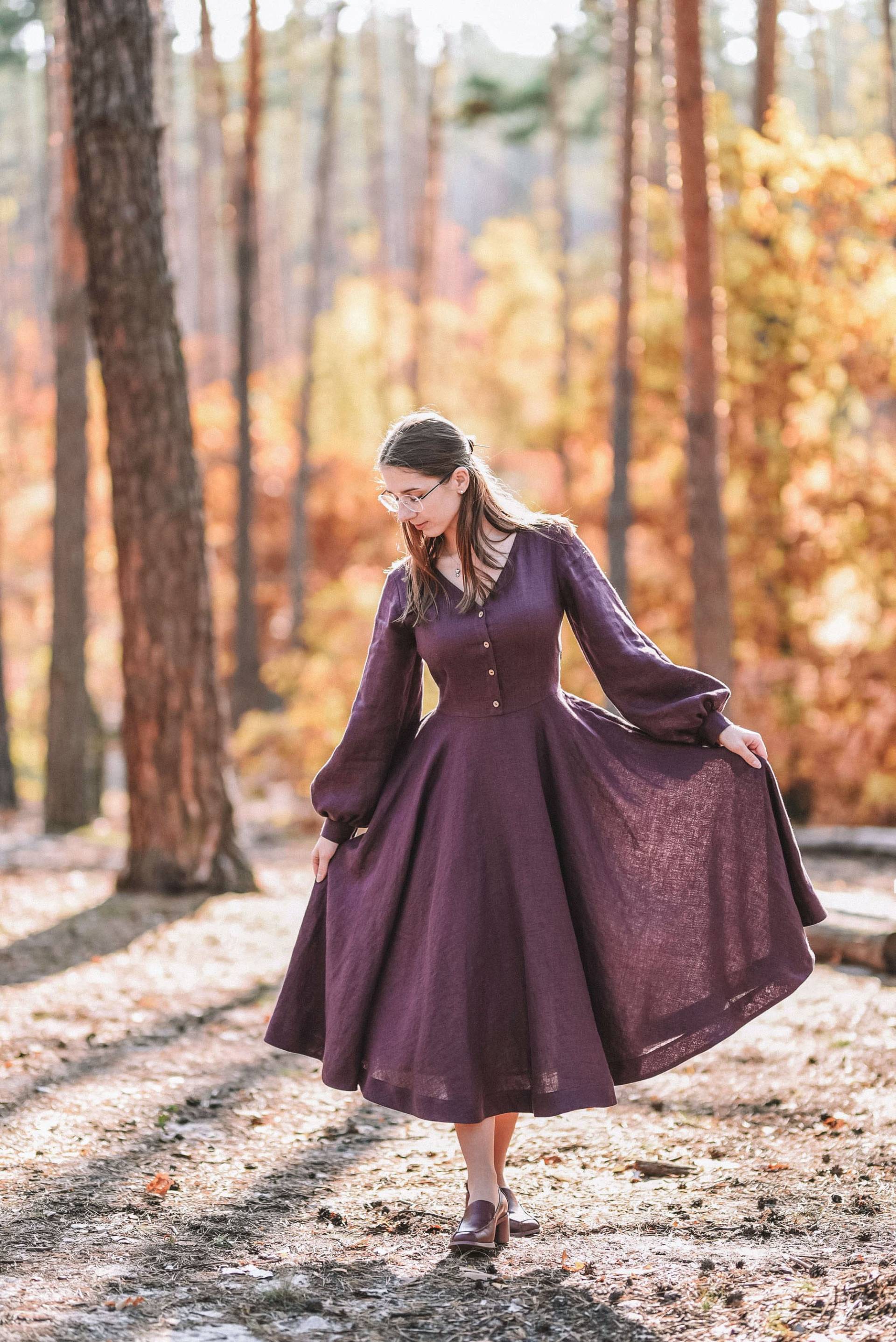 Leinen Frauen Kleid, Tellerrock, Puffärmel V-Ausschnitt Brautjungfer Bescheidenes Trauben Midi Vintage Stil von TsiomikKids