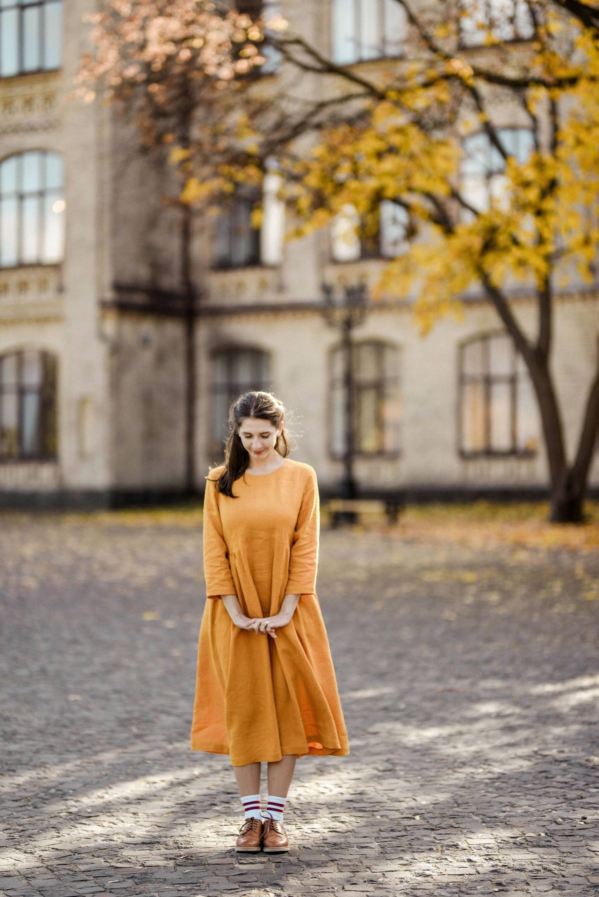 Lockeres Frauen Leinenkleid, Senfkleid, Umstandskleid, Midikleid Mit Taschen, Herbst Boho Kleid, Übergroßes Petite Und Tall Kleidung von TsiomikKids