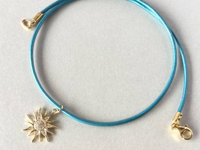 Echtes Leder Halsband Mit Cubic Zirkonia Sonnenanhänger von TsirliO