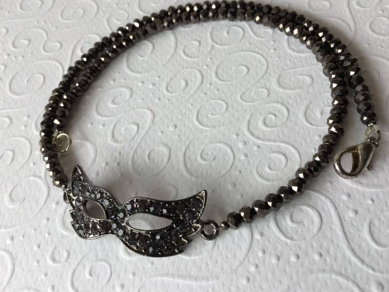 Hämatit Maske Halskette, Schwarz, Karneval, Fashing, Maske, Geschenk Für Sie Hämatit Maske Halskette, Schwarz, Karneval, Fashing, Maske, Geschenk Für Sie von TsirliO