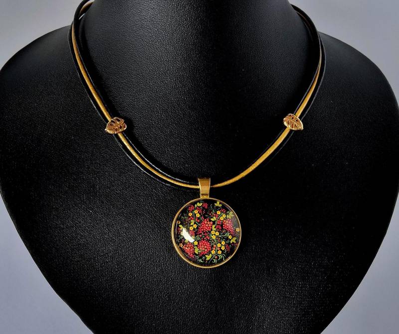 Leder Halskette Mit Anhänger Für Damen Im Chocholma Stil von TsirliO